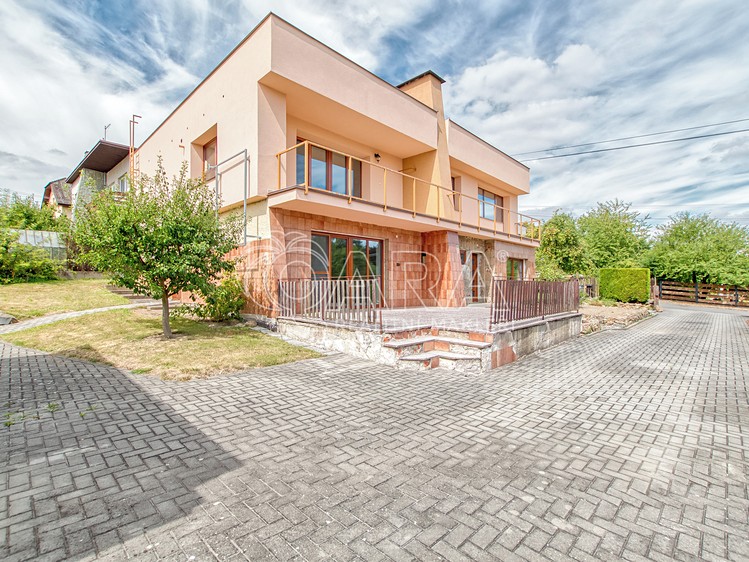 Prodej  rodinného domu 230 m², pozemek 846 m² - foto 3