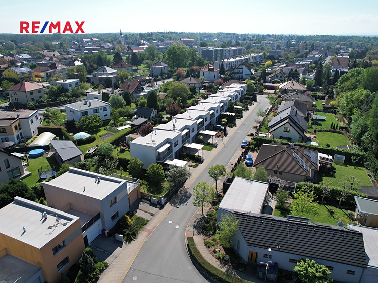 Prodej rodinného domu 141 m², pozemek 296 m² - foto 1