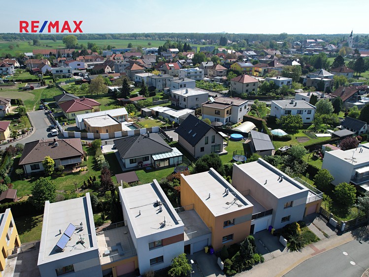 Prodej rodinného domu 141 m², pozemek 296 m² - foto 2