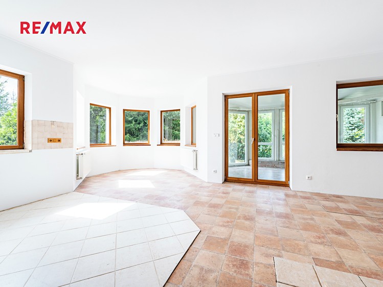 Prodej rodinného domu 154 m², pozemek 955 m² - foto 2