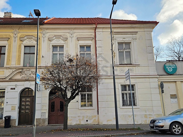 Prodej rodinného domu 564 m², pozemek 333 m² - foto 1