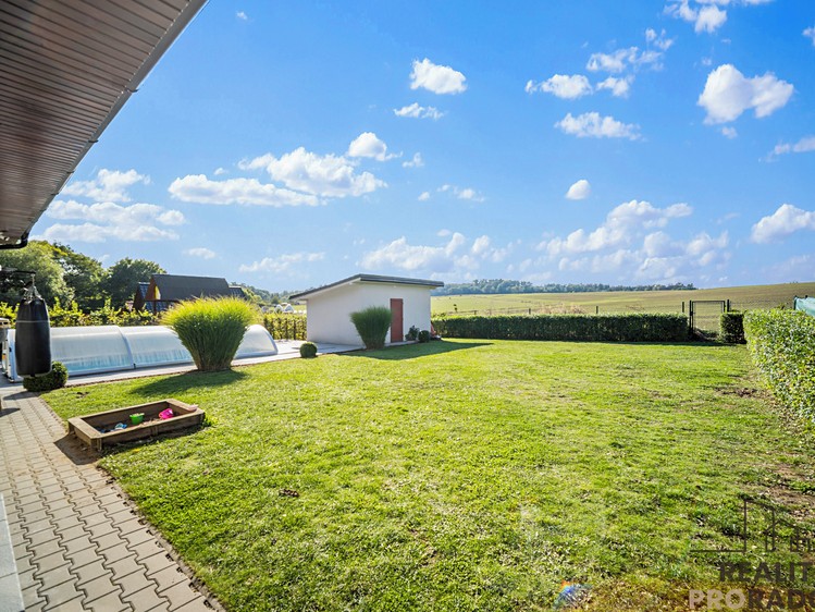 Prodej rodinného domu 200 m², pozemek 1 061 m² - foto 5