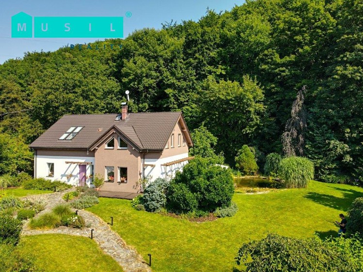 Prodej rodinného domu 200 m², pozemek 1 865 m² - foto 3