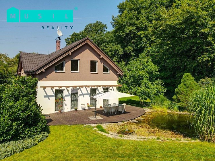 Prodej rodinného domu 200 m², pozemek 1 865 m² - foto 2