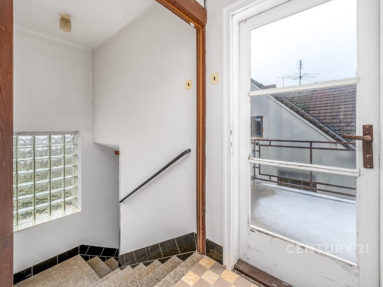 Prodej rodinného domu 250 m², pozemek 1 046 m² - foto 8
