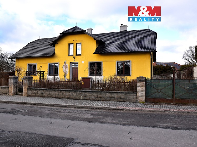 Prodej rodinného domu 197 m², pozemek 1 142 m² - foto 1