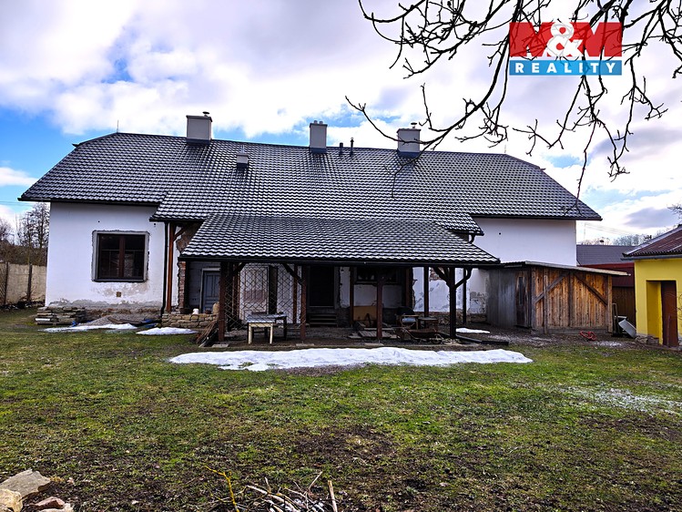Prodej rodinného domu 197 m², pozemek 1 142 m² - foto 2