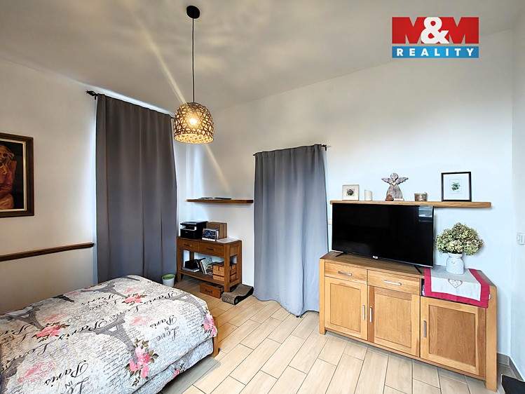 Prodej rodinného domu 197 m², pozemek 1 142 m² - foto 5