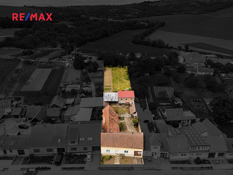 Prodej rodinného domu 250 m², pozemek 1 683 m² - foto 2