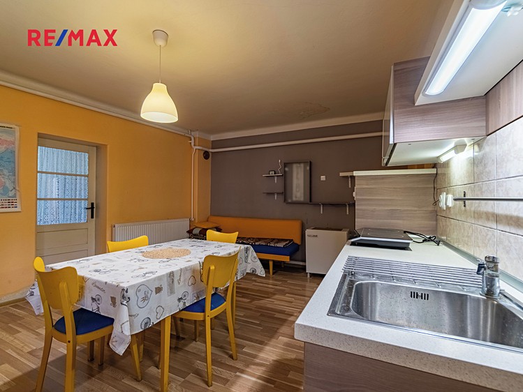 Prodej rodinného domu 250 m², pozemek 1 683 m² - foto 6
