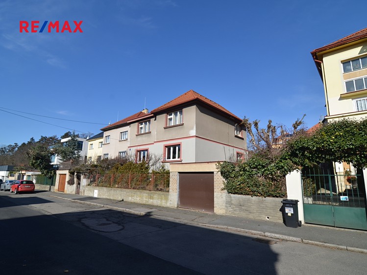 Prodej podílu 1/2 rodinného domu 74 m², pozemek 275 m² - foto 2