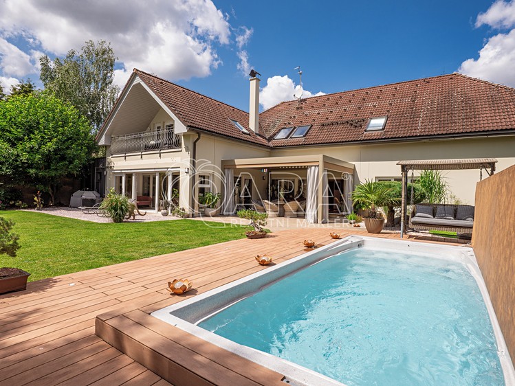 Prodej rodinného domu 540 m², pozemek 1 749 m² - foto 1