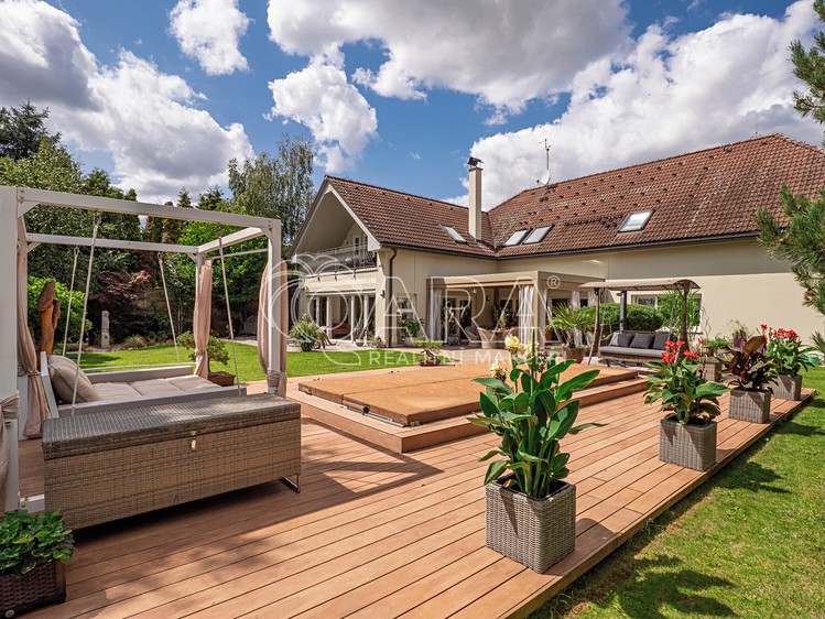 Prodej rodinného domu 540 m², pozemek 1 749 m² - foto 4