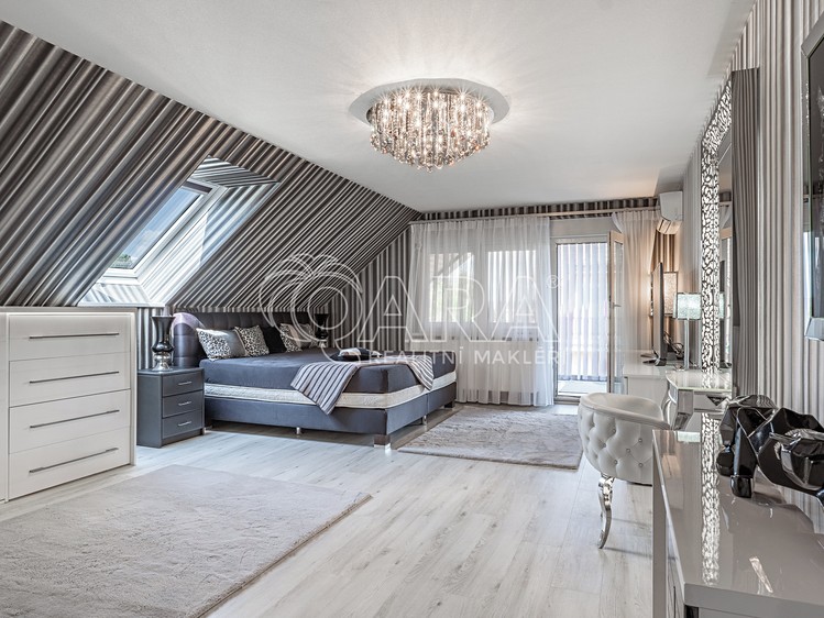 Prodej rodinného domu 540 m², pozemek 1 749 m² - foto 7