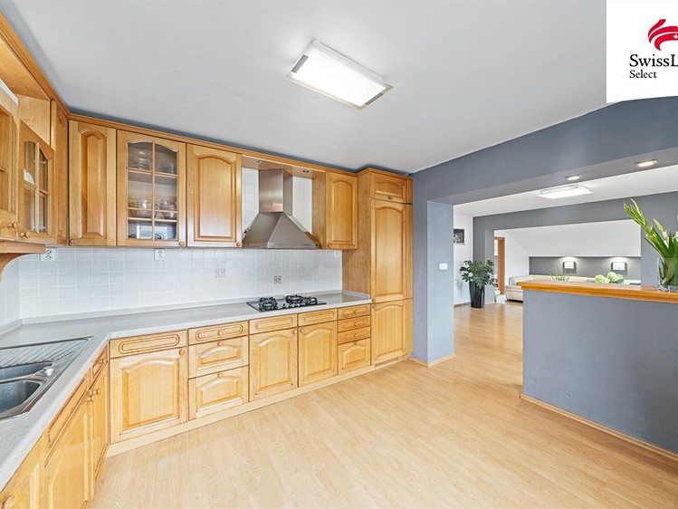 Prodej rodinného domu 300 m², pozemek 936 m² - foto 2