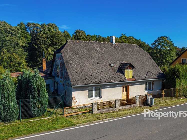 Prodej rodinného domu 230 m², pozemek 818 m² - foto 1