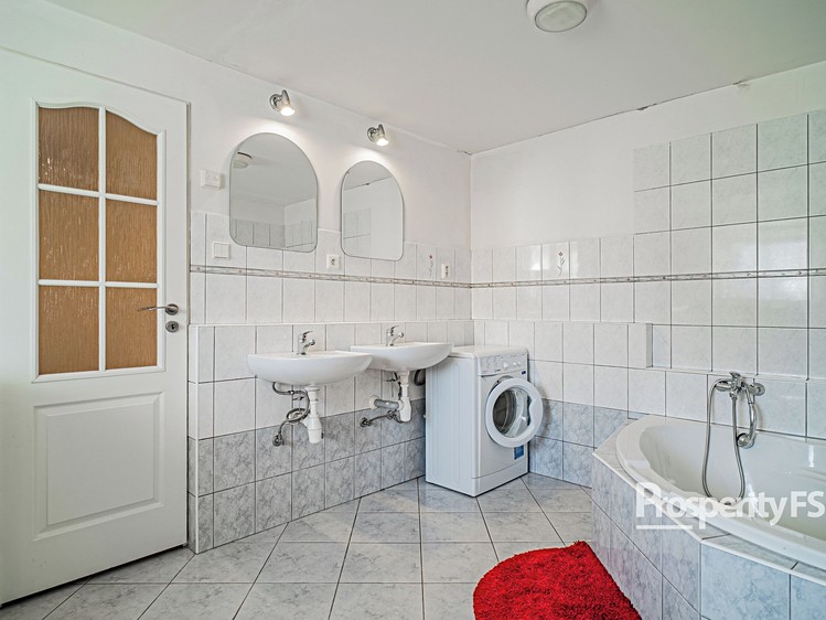Prodej rodinného domu 230 m², pozemek 818 m² - foto 8