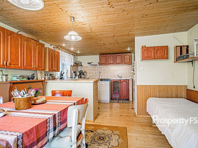 Prodej rodinného domu 230 m², pozemek 818 m² - foto 5