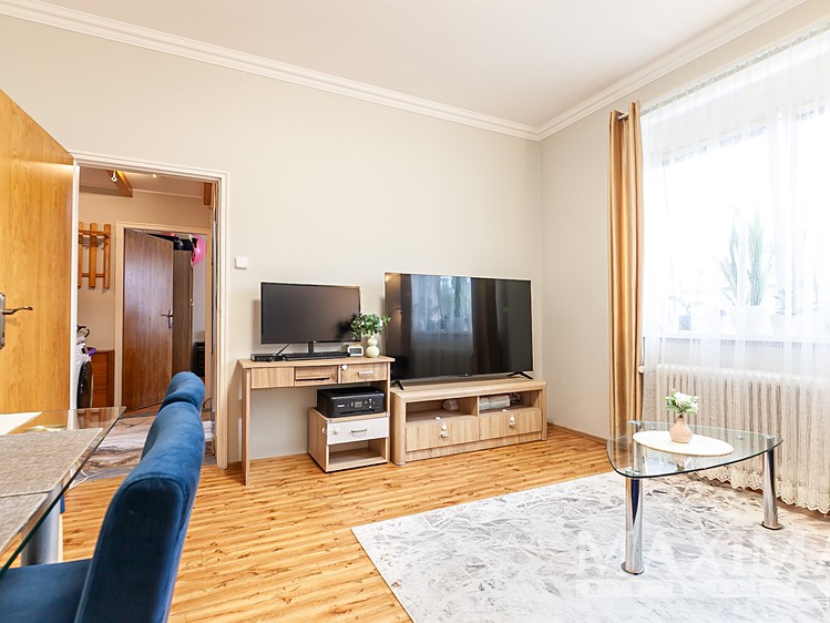 Prodej rodinného domu 255 m², pozemek 384 m² - foto 2