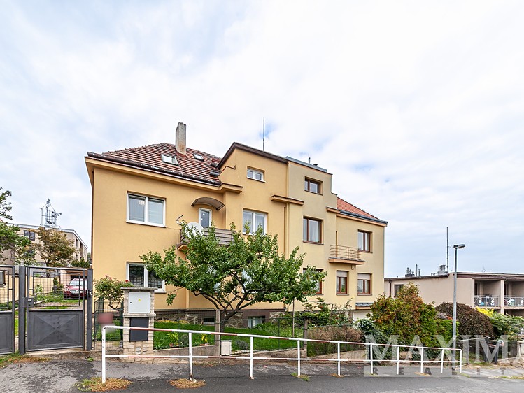 Prodej rodinného domu 255 m², pozemek 384 m² - foto 1