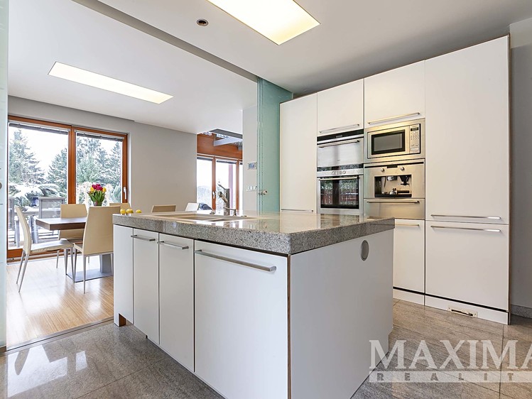 Prodej rodinného domu 310 m², pozemek 750 m² - foto 4