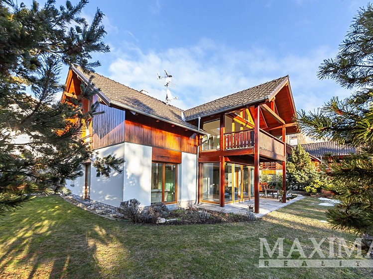 Prodej rodinného domu 310 m², pozemek 750 m² - foto 1