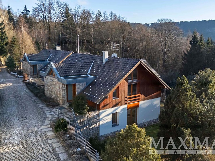 Prodej rodinného domu 310 m², pozemek 750 m² - foto 7