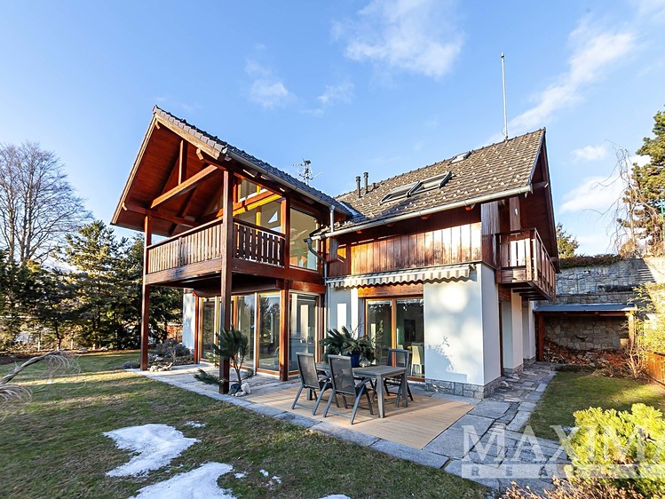 Prodej rodinného domu 310 m², pozemek 750 m² - foto 8