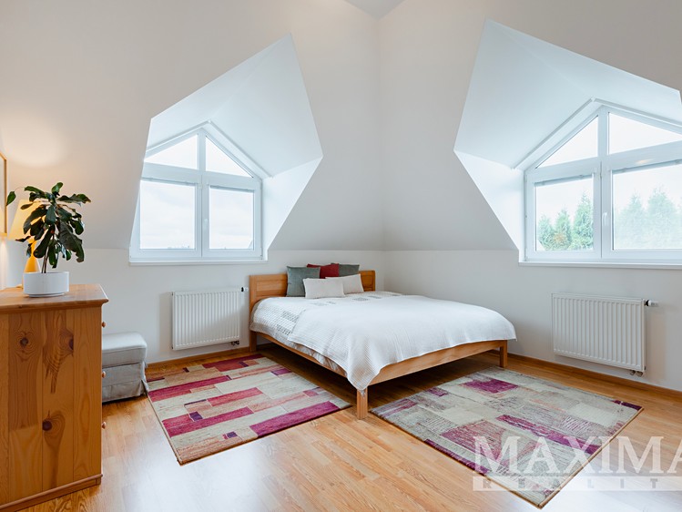 Prodej rodinného domu 274 m², pozemek 1 202 m² - foto 2