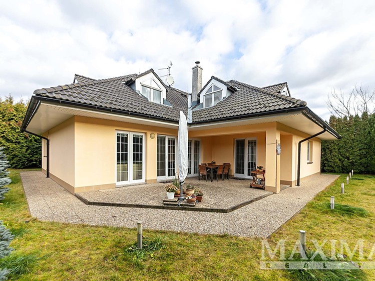 Prodej rodinného domu 274 m², pozemek 1 202 m² - foto 4