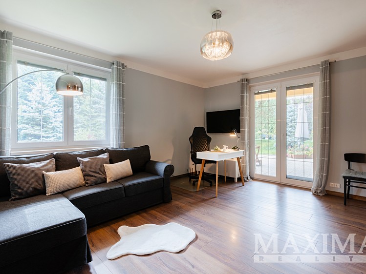 Prodej rodinného domu 274 m², pozemek 1 202 m² - foto 7
