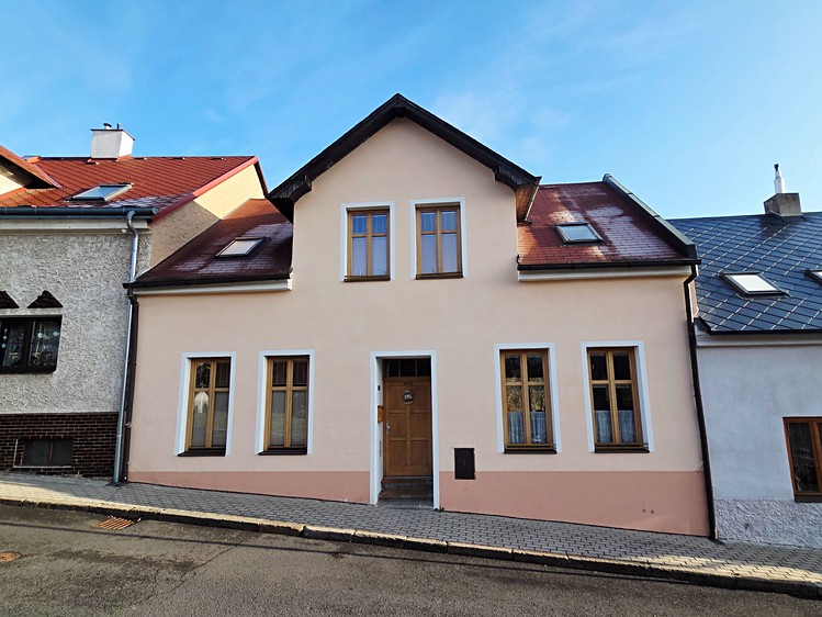 Prodej rodinného domu 160 m², pozemek 350 m² - foto 1