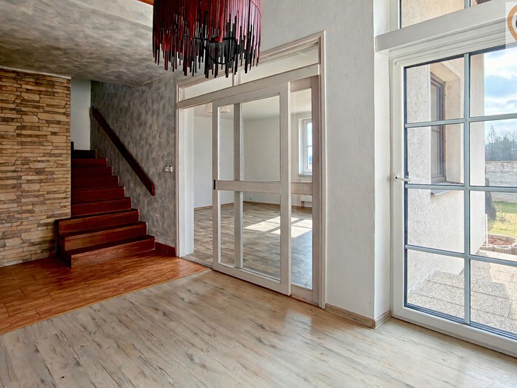 Prodej rodinného domu 250 m², pozemek 775 m² - foto 3