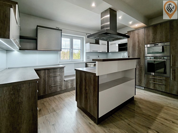 Prodej rodinného domu 250 m², pozemek 775 m² - foto 2