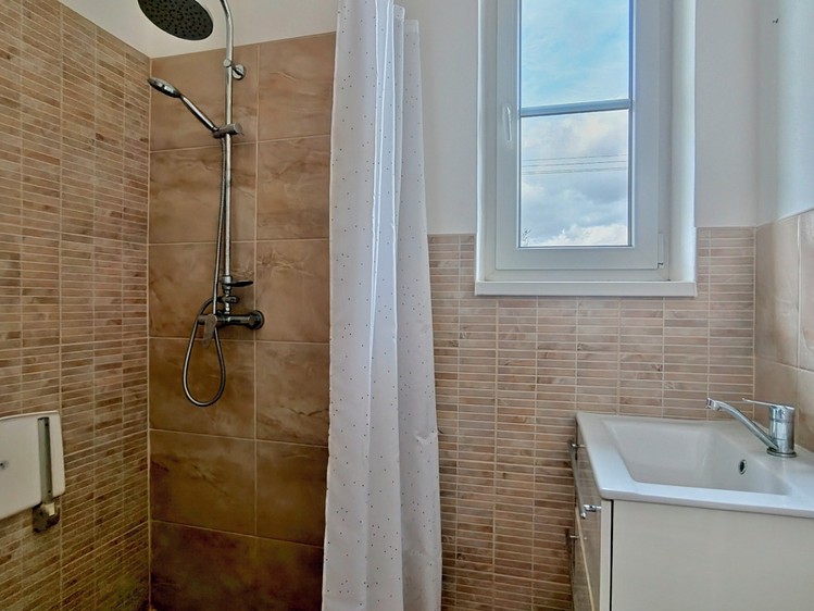 Prodej rodinného domu 250 m², pozemek 775 m² - foto 7