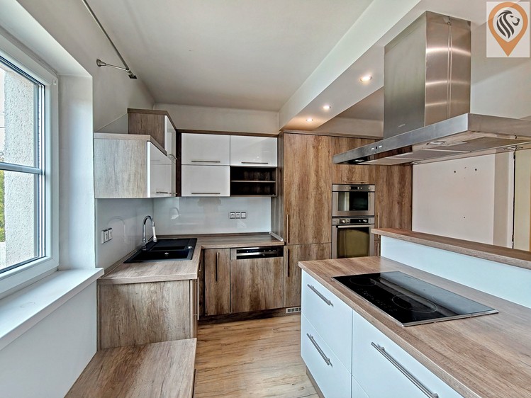 Prodej rodinného domu 250 m², pozemek 775 m² - foto 8