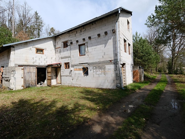 Prodej rodinného domu 250 m², pozemek 1 054 m² - foto 2
