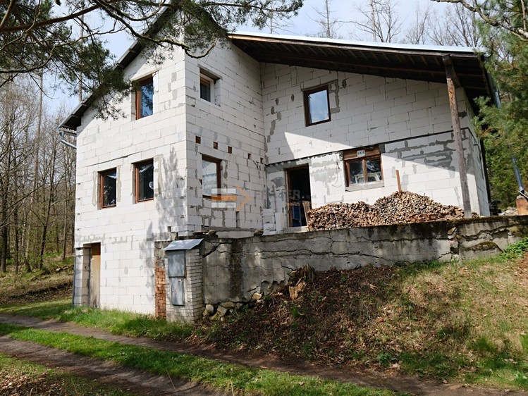 Prodej rodinného domu 250 m², pozemek 1 054 m² - foto 1