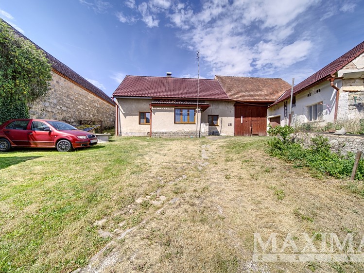 Prodej rodinného domu 2 032 m², pozemek 5 365 m² - foto 1