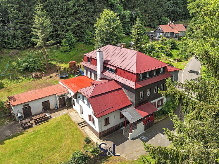 Prodej rodinného domu 538 m², pozemek 1 999 m² - foto 1