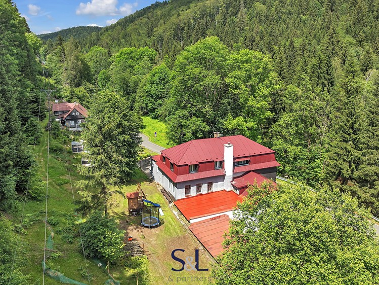 Prodej rodinného domu 538 m², pozemek 1 999 m² - foto 4