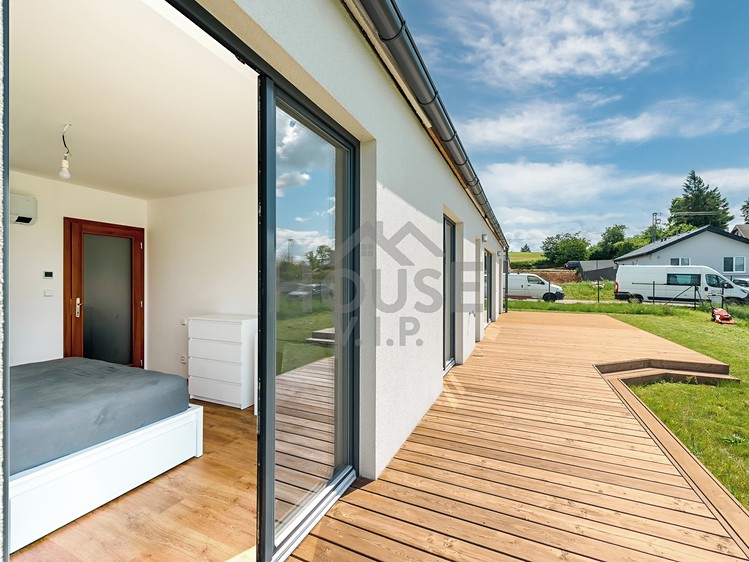 Prodej rodinného domu 82 m², pozemek 806 m² - foto 2