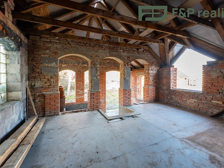 Prodej rodinného domu 330 m², pozemek 864 m² - foto 3