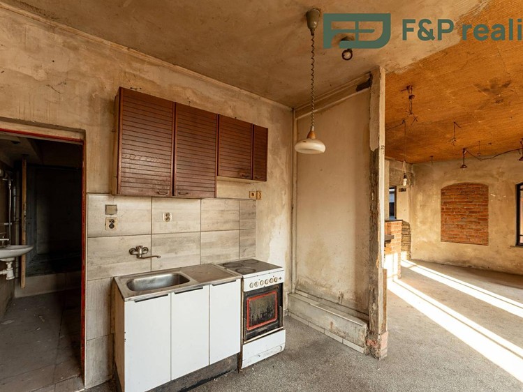 Prodej rodinného domu 330 m², pozemek 864 m² - foto 8