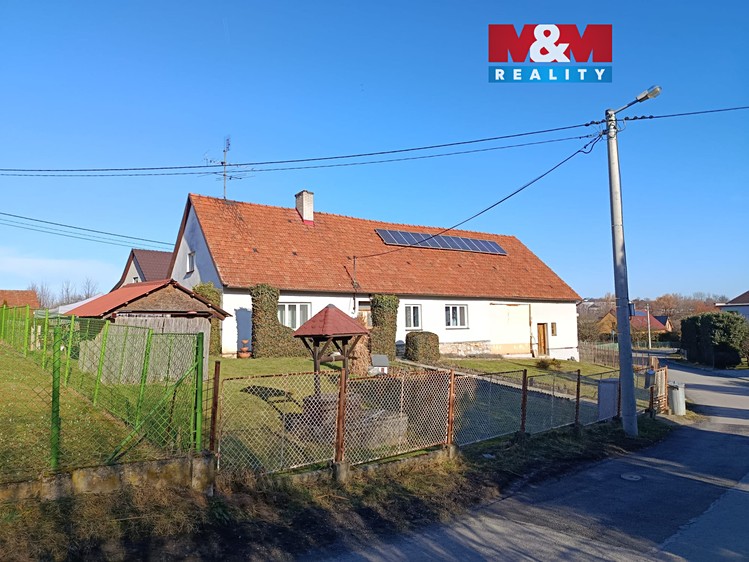 Prodej rodinného domu 191 m², pozemek 989 m² - foto 1