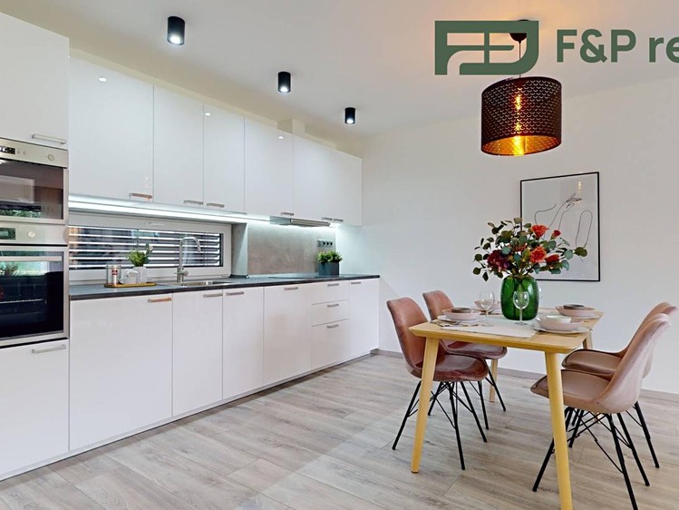 Prodej rodinného domu 133 m², pozemek 826 m² - foto 2