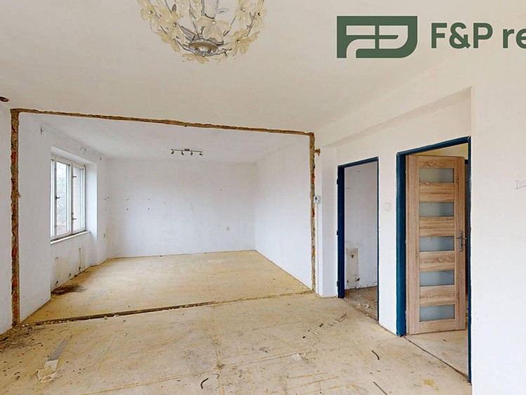 Prodej rodinného domu 228 m², pozemek 678 m² - foto 6