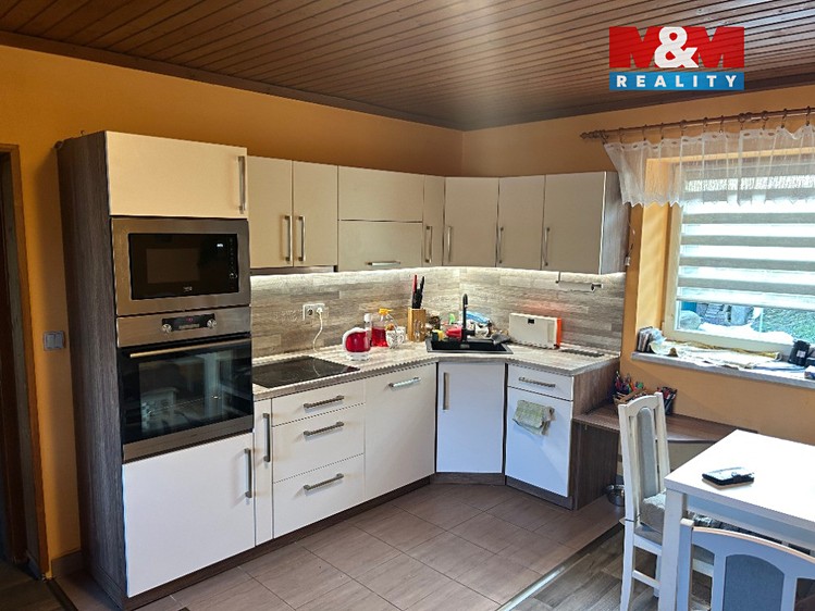 Prodej rodinného domu 170 m², pozemek 1 331 m² - foto 5