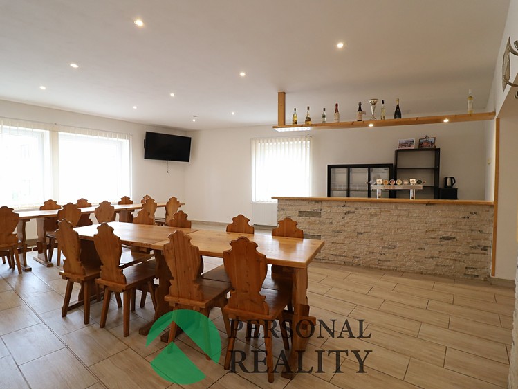 Prodej rodinného domu 600 m², pozemek 798 m² - foto 1