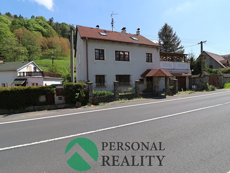 Prodej rodinného domu 261 m², pozemek 1 958 m² - foto 1
